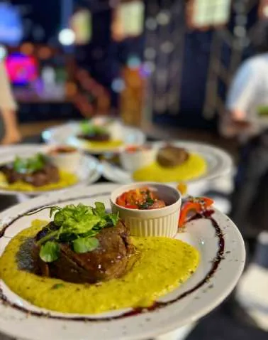 Plato principal de carne con acompañamiento